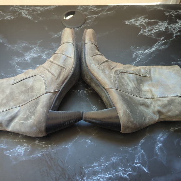 FIDJI Womens Gray Soft Leather Ruched Zip Ankle Bootie Boot 40 US 9.5 Bootie - Picture 4 of 10